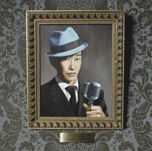 「Best of SEAMO」初回限定盤Bジャケット。付属のDVDには伝説の男・シーモネーターの“そのままの姿”の映像も収められる。