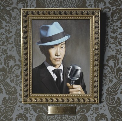 「Best of SEAMO」初回限定盤Bジャケット。付属のDVDには伝説の男・シーモネーターの“そのままの姿”の映像も収められる。