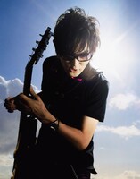 シングル「はじまりの日 feat.Mummy-D」は通常盤のほか、スペシャルコンテンツを収録した特典DVD付きの初回生産限定盤、「テガミバチ」原作者・浅田弘幸描き下ろしイラスト（予定）による紙ジャケット仕様の期間生産限定盤が用意される。