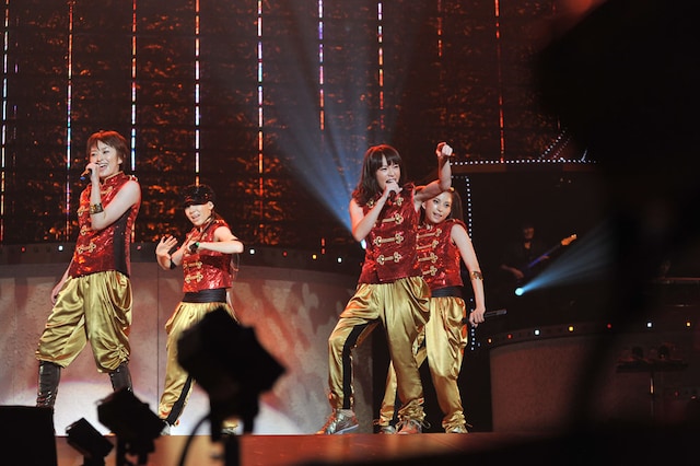 8月5日にリリースしたリトラックアルバム「SPEEDLAND-The Premium Best Re Tracks-」の収録曲を中心としたステージで、パワフルな歌とダンスを展開した4人。