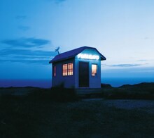 写真は10月7日にリリースされたゆずのニューアルバム「FURUSATO」のジャケット。楽曲プロデュースには蔦谷好位置、寺岡呼人、島健の3人が参加している。