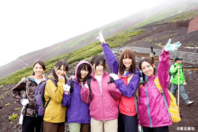 悪天候の中で進むロケ。山登り自体が初めてというメンバーも多く、次第に体力がキツくなる者も続出。