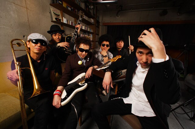 Yuji Shimodaの個人ブログには脱退の報告とファンへのメッセージが公開されている。