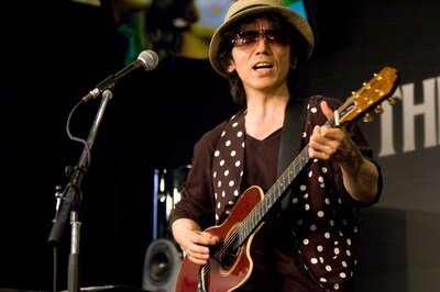 2曲を歌い終えたチャボは「サンキュー、レノン＆マッカートニー！」と叫んだ。