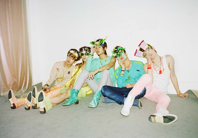 ジョンヒョン、ミンホ、テミン、オンユ、キーの5人からなる韓国のコンテンポラリーバンド、SHINee（シャイニー）。