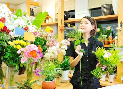 アーティストたちの演技も見どころの「Flower Shop Diary」（写真は主演の田中美保）。