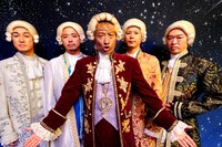 シングル「半世紀少年」リリース時のアーティスト写真。