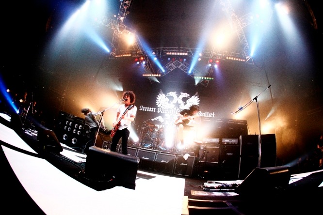この日のライブ音源は、9月30日にリリースされるシングル「Cold Edge e.p.」に収録。詳細は現時点では不明だが、会場の熱気と興奮をパッケージした内容が期待できそうだ。