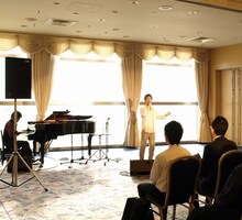 空山さん、青空ちゃん、美空（みく）ちゃんといった「空」のつく名前を持つファンを前に、心にしみる歌声を届けた中孝介。