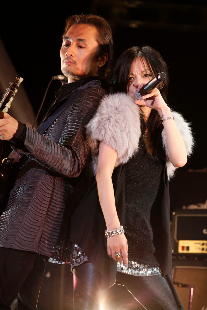 9月9日に渋谷C.C.Lemonホールで行われたデビュー15周年ライブ「Live Emotion 2009 Easer」には、織田哲郎もサプライズ出演。「tAttoo」「Sweet Emotion」で相川と共演を果たした。