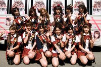 富士急ハイランドでは無料ライブのほか、「言い訳Maybe」選抜メンバー12人によるパレードも行われた。