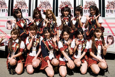 富士急ハイランドでは無料ライブのほか、「言い訳Maybe」選抜メンバー12人によるパレードも行われた。