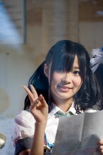 場内アナウンスに挑戦する指原莉乃。