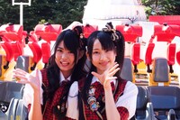 トンデミーナでは前田亜美（写真左）と松井玲奈（右）が、園内スタッフを担当。