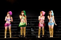 10月にSDN48へ完全移籍する4人（写真左から大堀恵、野呂佳代、浦野一美、佐藤由加里）は、歌以外にもMCで活躍。