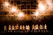 「RIVER」を披露するAKB48選抜メンバー