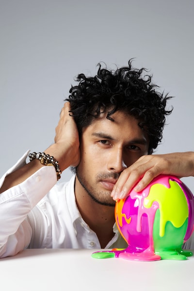 人生初のラブホテルでひと仕事を終えた平井堅。ハードな撮影の結果、どのような映像が完成したのか楽しみにしておこう。