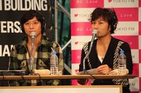 新藤晴一は「ギタリストは、ギターという道具そのものを愛している人も多い。ギターを見ながらお酒も飲める！」と自らのギター愛を語った。