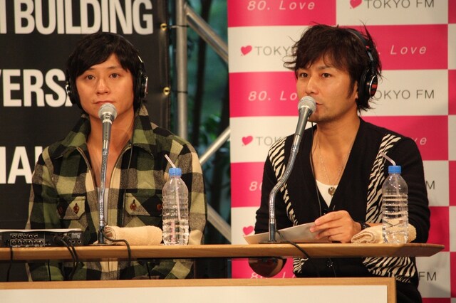 新藤晴一は「ギタリストは、ギターという道具そのものを愛している人も多い。ギターを見ながらお酒も飲める！」と自らのギター愛を語った。