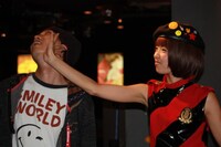 イゴール・ボブチャンチンのロシアンフックを想起させる、鋭さと破壊力を兼ね備えたレナの強烈なビンタ。格闘家としての血が目覚めた瞬間だ。