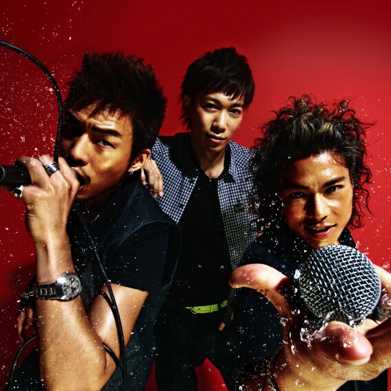 9月9日には4人が出会った舞台となった武道館ライブのDVD「LIVE 2009 ～HOME PARTY in 日本武道館～」をリリースしたばかり。
