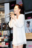 ウニョンは「放熱ララバイ」の歌詞「38度の熱の中で」というフレーズが朝鮮半島の38度線をなぞらえていることから、「みんないろいろな個性を持っているから面白い。世界がもっとボーダーレスになったらうれしい」という思いを込め歌っているという。