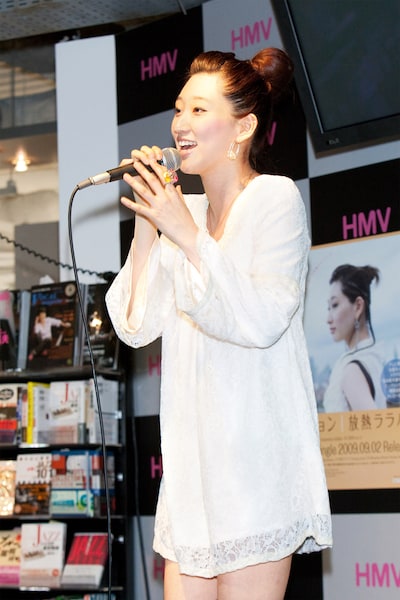 ウニョンは「放熱ララバイ」の歌詞「38度の熱の中で」というフレーズが朝鮮半島の38度線をなぞらえていることから、「みんないろいろな個性を持っているから面白い。世界がもっとボーダーレスになったらうれしい」という思いを込め歌っているという。