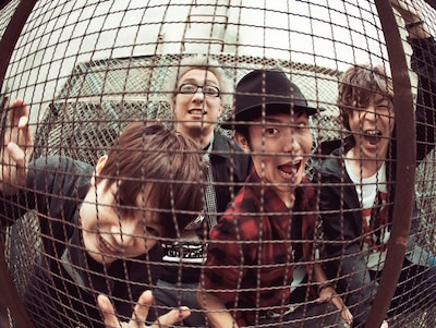 Yacht.は2002年5月に大阪で結成され、2007年7月にミニアルバム「A Day In The Sun」でメジャーデビュー。アグレッシブなライブパフォーマンスと爽快なサウンドでリスナーを魅了していた。