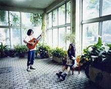 羊毛とおはなは、アルバム発売日の翌日12月16日にかりゆし58とのコラボシングル（タイトル未定）をタワーレコード限定でリリース。ファンはこちらのチェックもお忘れなく。