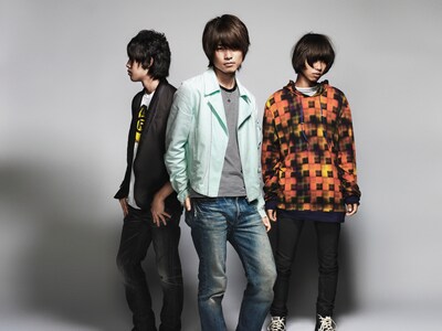 WEAVERは配信シングル「白朝夢」リリース直後の10月22日・23日に日本武道館で行われるflumpoolのワンマンライブにフロントアクトとして登場する。