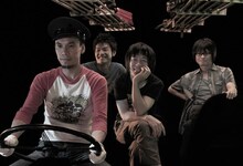 フラカンは10月17日に結成20周年記念の日比谷野音ワンマンライブ「20年だョ！全員集合」を行い、その後全国ツアー「20年だョ！ワンマン2デイズシリーズ～被り曲なしの2日間～」で札幌・仙台・広島を回る。来年まで徹底的に結成20周年を祝い続けるフラカンの、今後の動向に注目しておこう。