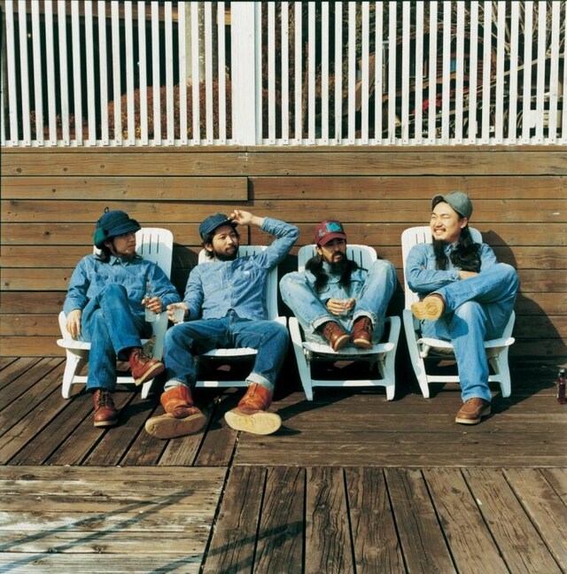 先月発売された野音ライブDVDが好評を博しているSPECIAL OTHERS。柳下武史（G）は父親からDVDの予約券を渡され、店に引き取りに行かされそうになったエピソードをブログで披露している。