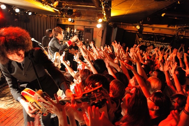 THE BAWDIES