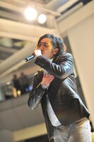 「今回のニューアルバムは、全部好きな曲で、全部違う色を出している。（ライブの）セットリストを作るのにもずいぶん悩んだくらい」とMCでコメント。イベントでは計6曲を熱演した。