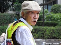 おヒョイさんこと藤村俊二は第3話に不法投棄防止を呼びかける町田老人として出演する。