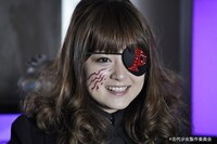 女長官イリヤとして振り切れた演技を見せる安達祐実。