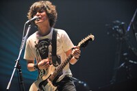 多くのバンドからリスペクトが寄せられる彼らだけに、20周年記念ライブの来場者にはアーティストの姿も多く見られた。