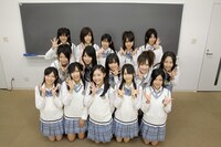 10月10日にはSKE48結成1周年を記念した、初の写真集「SKE48 COMPLETE BOOK 2008-2009」も発売決定。撮り下ろし写真はもちろん、メンバーの詳細なプロフィール、オーディションから初お披露目、初公演、イベントやオフショットなど、激動の1年間が網羅されたバイブル的なアイテムとなっている。