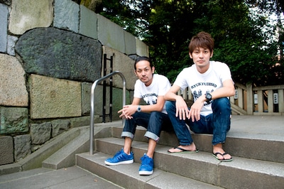 アルバムリリース時にはナタリーPower Pushに登場した廣山兄弟。多くのゲストを招いた意図や、ライブでやりたいことなどを明かしてくれた。ライブに足を運ぶ人は、予習のために再読しておこう。