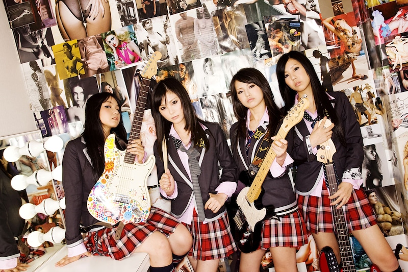 10月14日に発売される最新シングル「夢見るつばさ」のビデオクリップでは、前作「少女S」同様、品川ヒロシが監督を担当している。