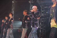 写真はツアーファイナルとなったZepp Tokyo公演のひとコマ。会場には2700人のファンが集結した。