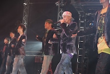 大人数ならではのボリューム感のあるパフォーマンスを展開したDA PUMP。ライブ中には新メンバーを含む自己紹介コーナーが設けられ、会場を盛り上げた。