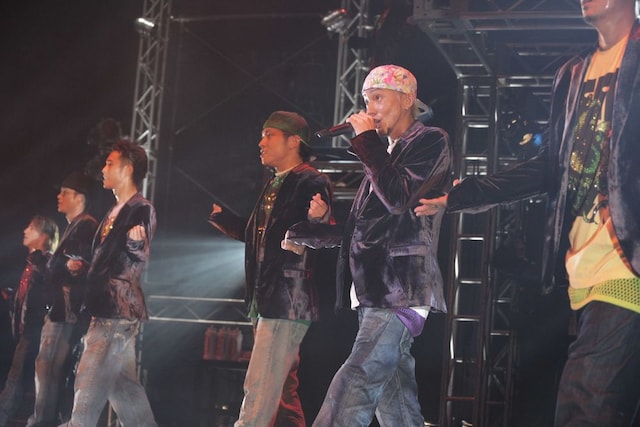 写真はツアーファイナルとなったZepp Tokyo公演のひとコマ。会場には2700人のファンが集結した。