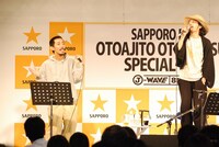 七尾旅人はやけのはらとともに話題の「Rollin' Rollin'」をパフォーマンスした。