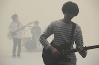 雑誌「ROCKIN' ON JAPAN」では9月号でトップニュースとして紹介され、さらに現在発売中の10月号で初インタビューが掲載されるという、CD発売前の新人としては異例の扱いを受けている。