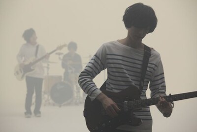 雑誌「ROCKIN' ON JAPAN」では9月号でトップニュースとして紹介され、さらに現在発売中の10月号で初インタビューが掲載されるという、CD発売前の新人としては異例の扱いを受けている。