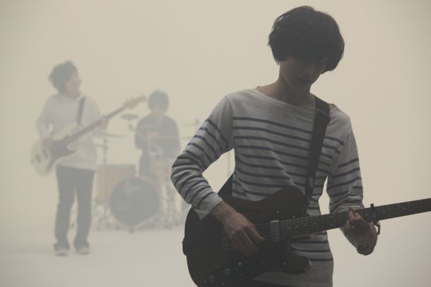 plentyのアルバムリリースツアーは1月16日の大阪・福島LIVE SQUARE 2nd LINEを皮切りに全国5会場で開催予定。「mosh!!」でのチケット独占先行予約は10月25日（日）13:00～10月31日（土）23:00の期間限定となっている。