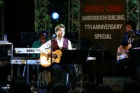 フミヤはMCで「10月からアルバムと同じタイトルのツアーに出るので、ぜひそちらに遊びに来てください。シネマというだけに、映画っぽいものを流しつつ、サウンドトラックのようなライブをやれたら」とツアーの意気込みをコメント。