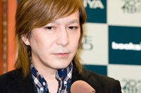 「罪と音楽」は、2年以上前に尚美学園で行っていた音楽論、マーケティング論などの講義の内容をベースに執筆。当初は音楽論だけで出版される予定だったが、入稿直前に小室が逮捕され、復帰後新たに事件に関する内容が追加された。