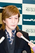 拘留中の記述については、「目をつむると改めて、拘置所内の色や匂いが克明に浮かんでくる。良くも悪くも記録にとどめておこうと思って書いた」と語る。